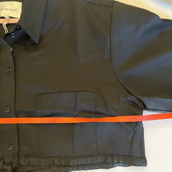 NWT The Noli Shop Milan Satin Button Up Shirt Large Black Boxy Cropped Cargo - Picture 9 of 10